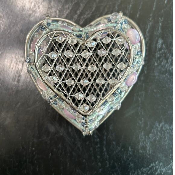 Whimsical Wire- Beaded- Heart Trinket Box with Lid- Pink blues- y2k- table decor - Picture 4 of 9